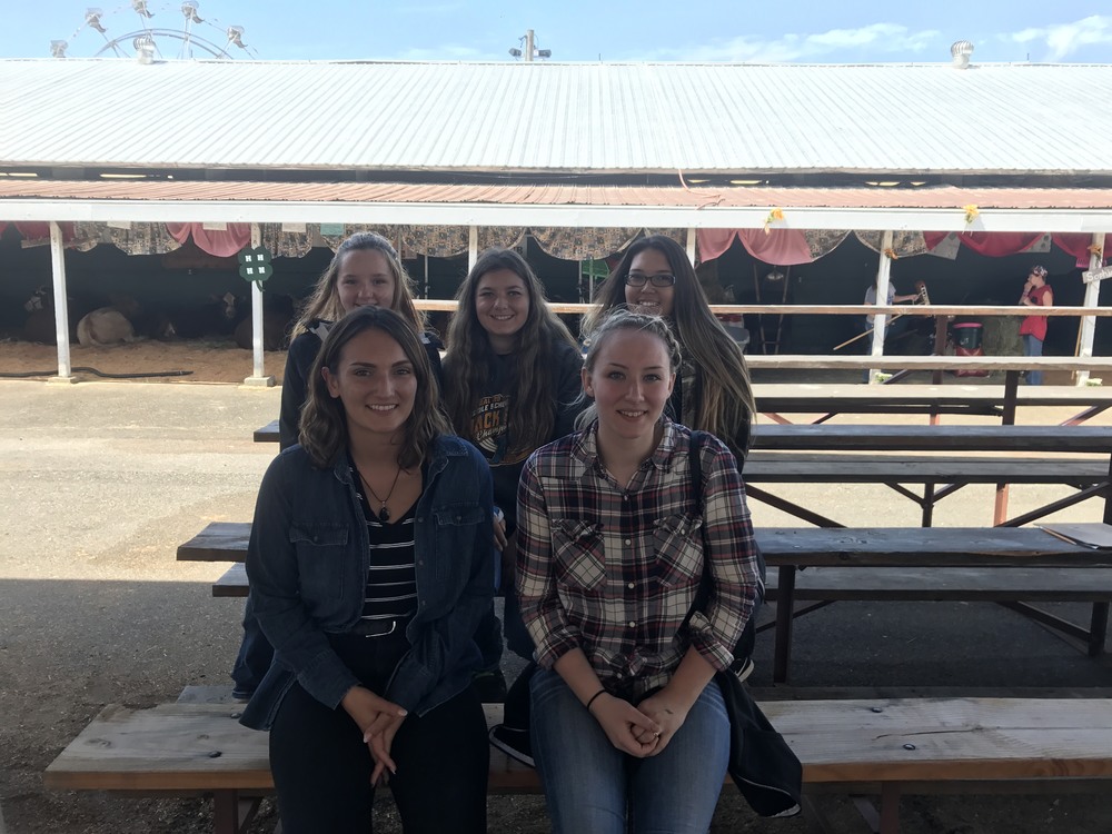 FFA officers represent Morton at the SW WA fair Morton Jr/Sr High School